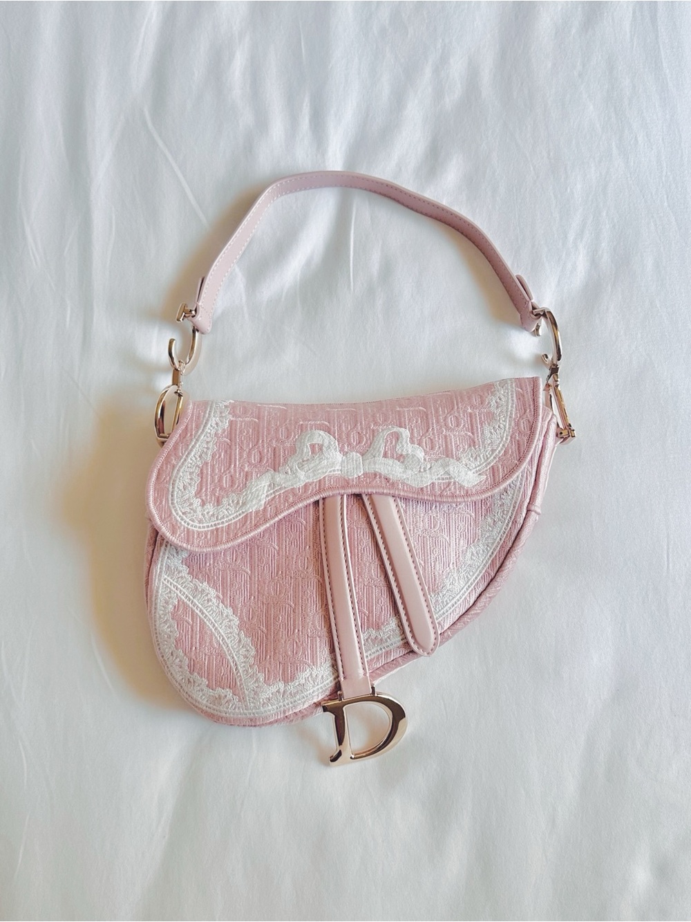 Dior Dioramour Pink Saddle Bag JW Anderson
NEW Collection